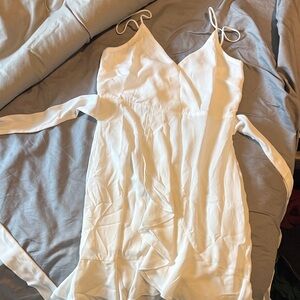 Elegant White Sleeveless Dress